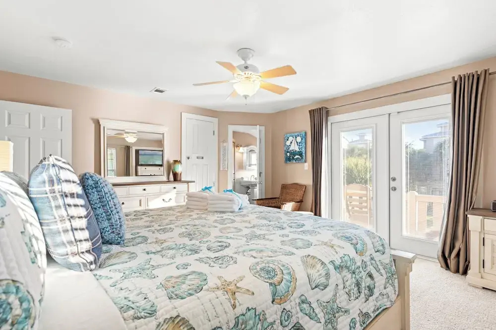 Just Beachy 3BR Dog-friendly Townhouse Near Beaches & Attractions!