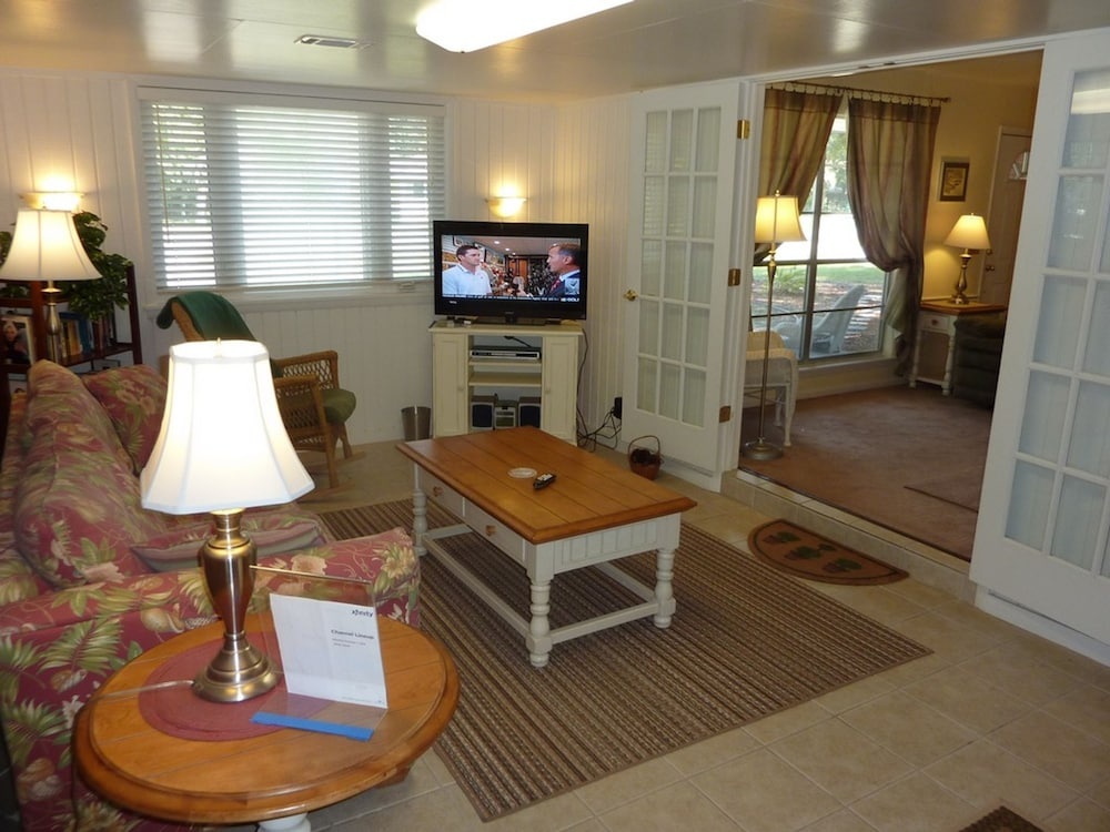 Beachberry Cottage by Jekyll Realty