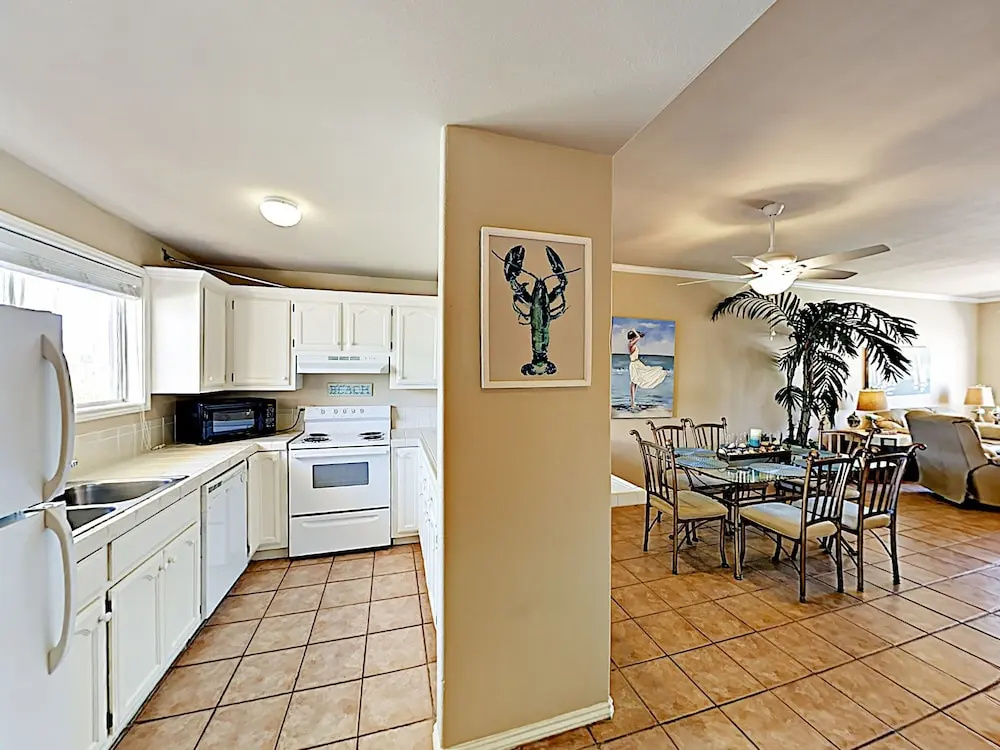New Listing! Island W/ Pool, Walk To Beach 2 Bedroom Condo
