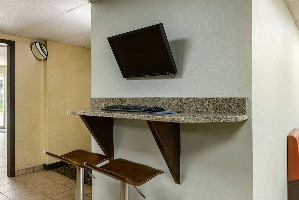 Super 8 Grand Rapids Airport