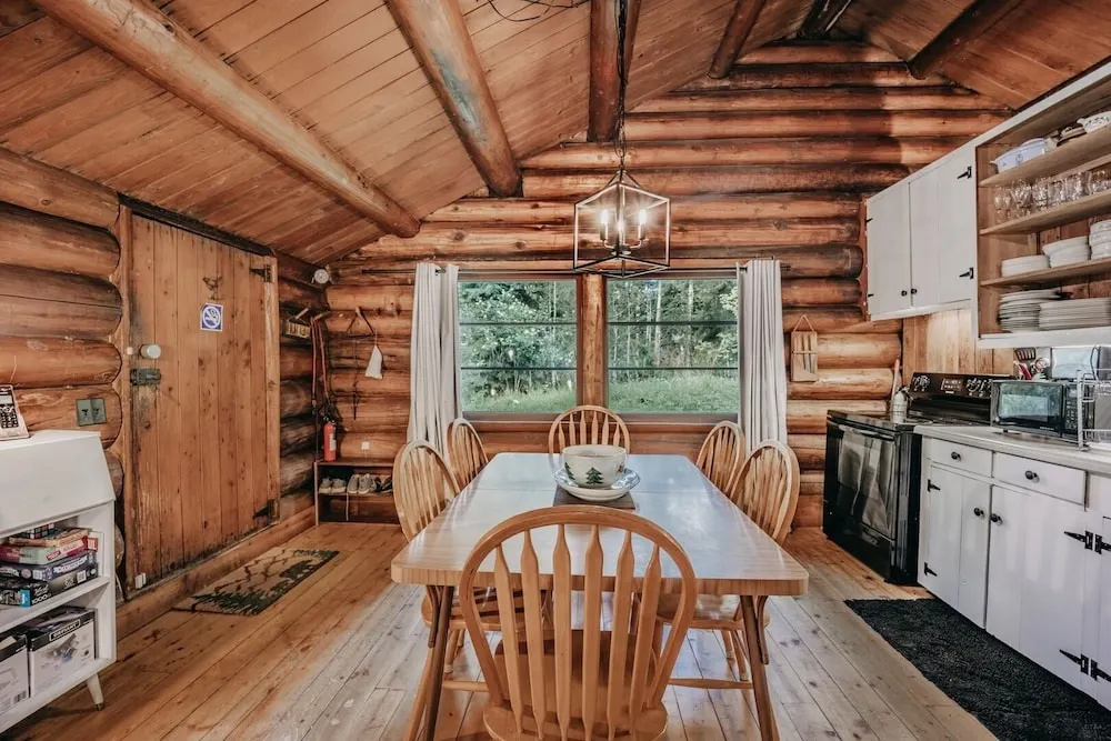 76gs - Genuine Log Cabin - Wifi - Pets Ok - Sleeps 4 2 Bedroom Home by RedAwning