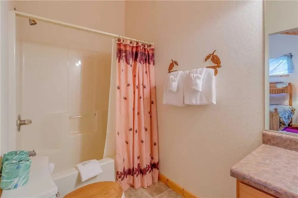 Misty View 2 Bedroom Home with Hot Tub