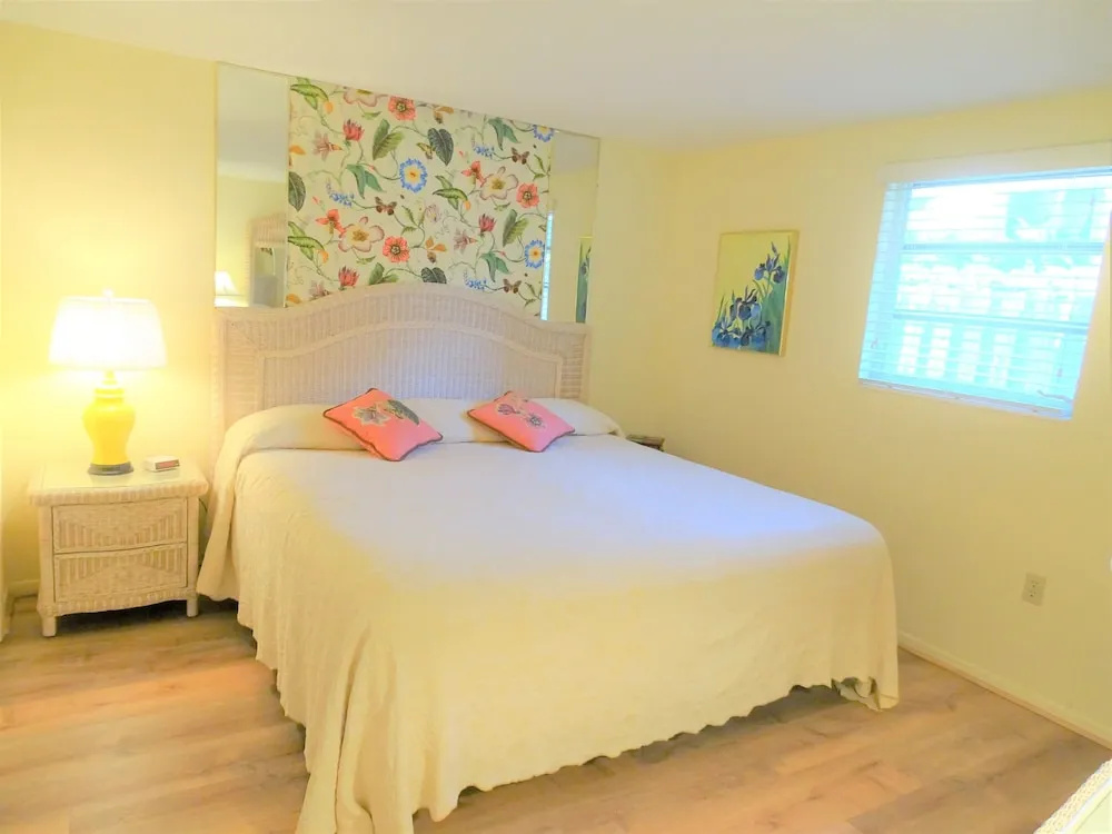 Aloha Kai - 45 2 Bedrooms 1 Bathroom Apts