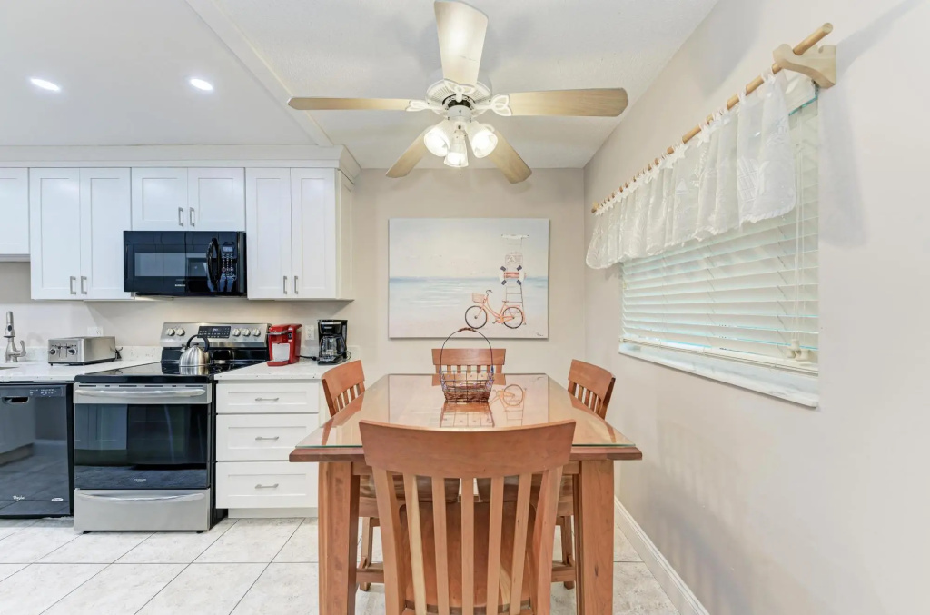 Anna Maria Island Beach Palms 8B