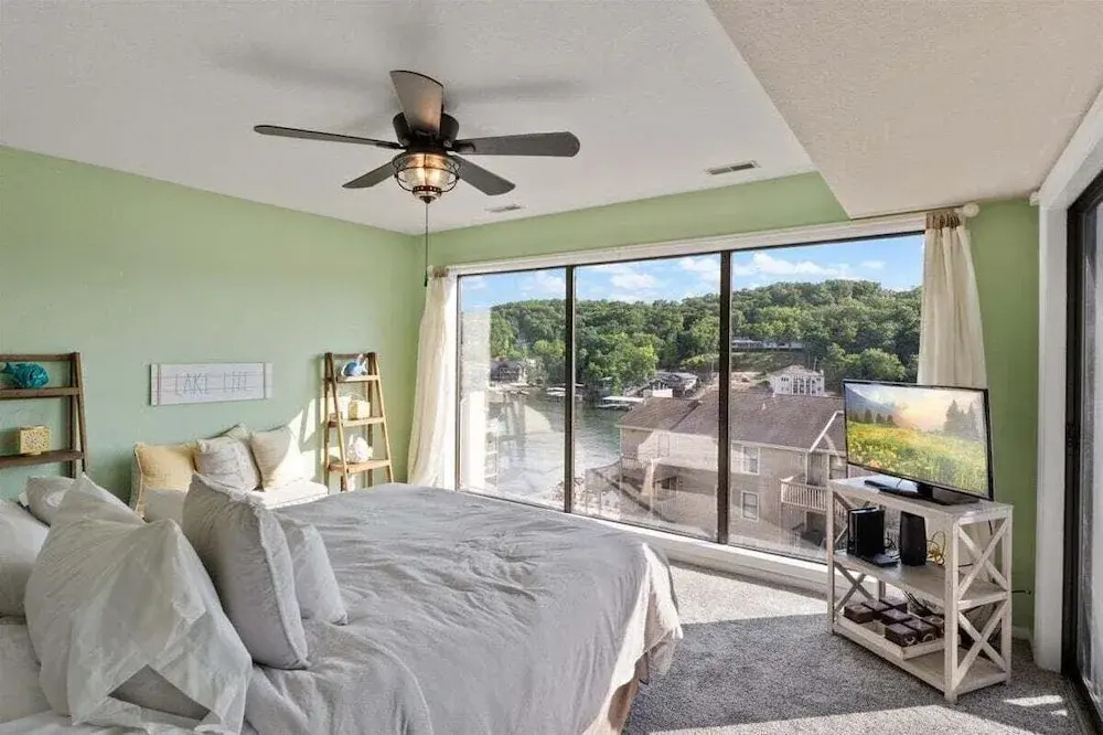 Lakefront Condo w/ Screened Patio, 3 Pools, Boat Slip in Osage Beach