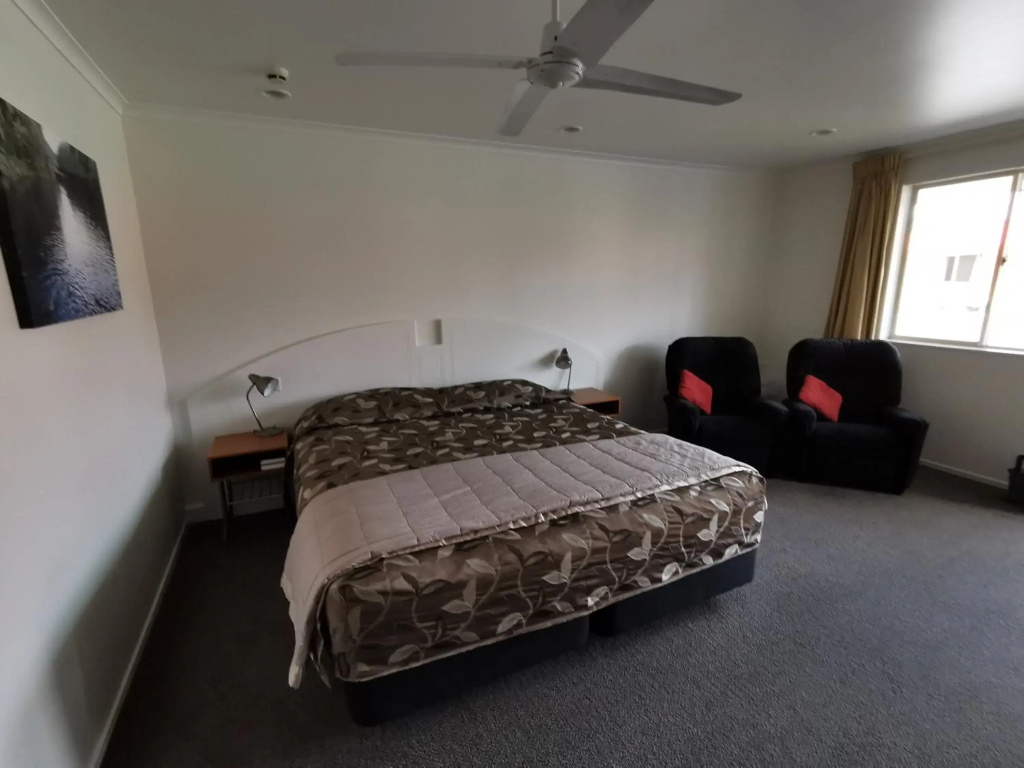 Bks Egmont Motor Lodge