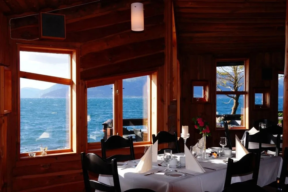 Brekkestranda Fjordhotel