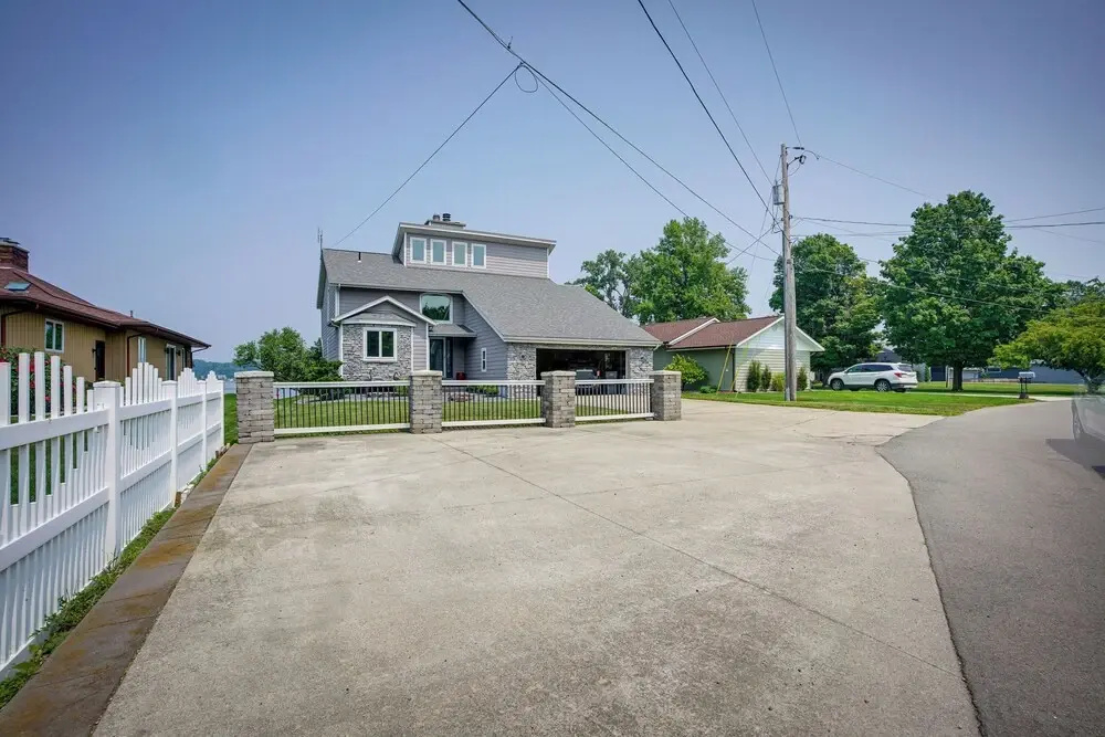 Lakefront Syracuse Home w/ Deck & Private Dock!