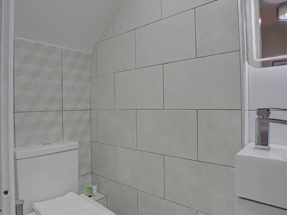 Stunning 2BR Apt South Manchester For 6!