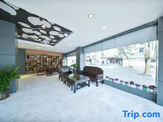 Yuecheng Express Hotel (Dongxing National Gate Port)