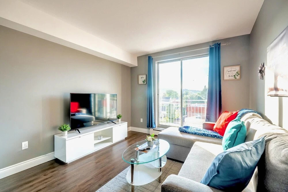 1BR Apt w Netflix Balcony - Near DT Hamilton