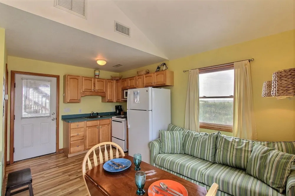40 Hatteras Blew Studio Bedroom Condo by RedAwning