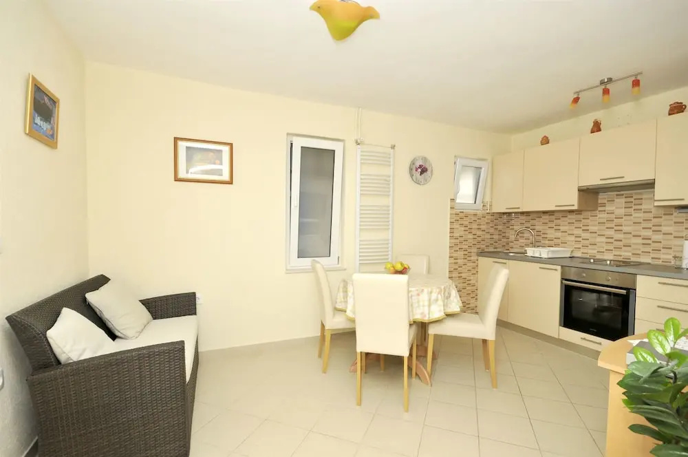Apartments Mise