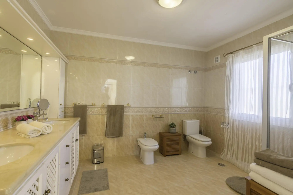 20787 - Spacious Villa With Impressive Views