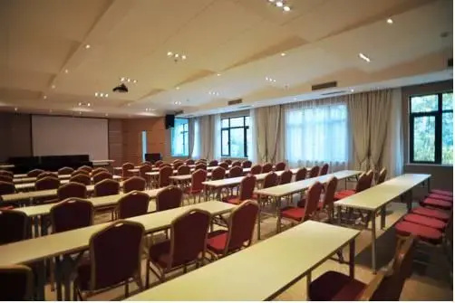 Shanghai Brielly Hotel