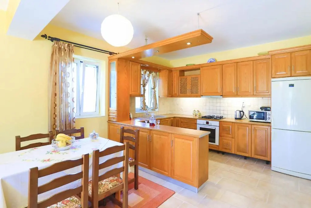 Villa Lemonita: Brand new, sea views, WiFi, near Loggos