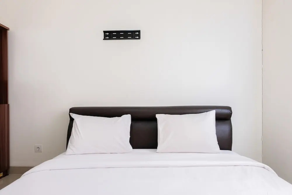 Simply Furnished 1BR @ Skyline Paramount Apartment