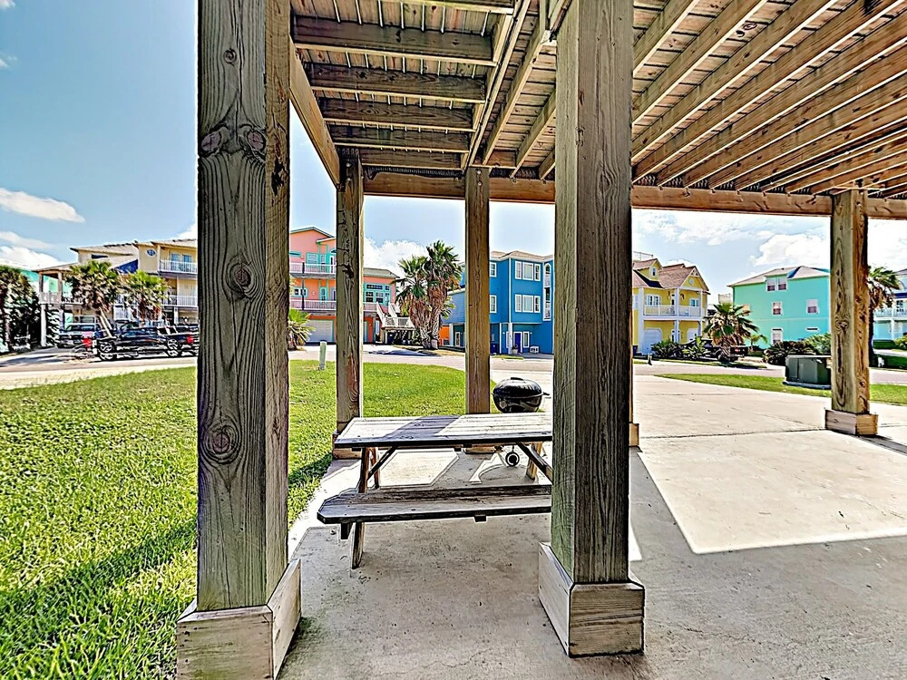 Coastal Getaway - Pool & Gulf Views, Walk To Beach 5 Bedroom Home