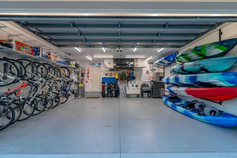 Luxury Long Waterview w Pool-kayaks-clubs-bikes