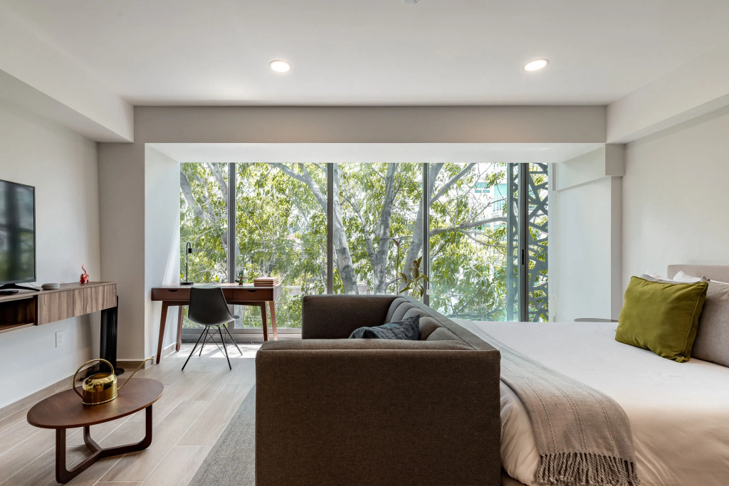 Casai Roma 1 BR Bright Condo
