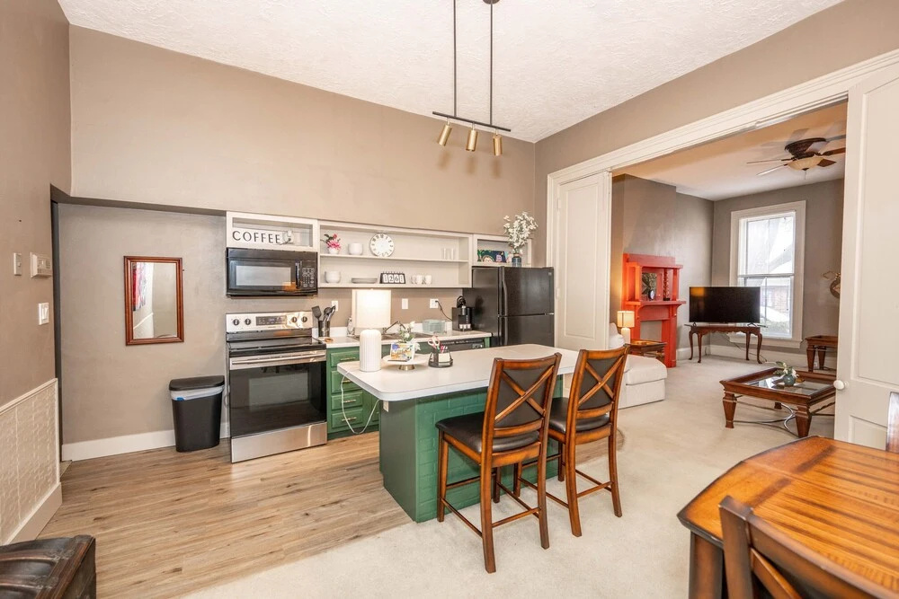 Historic Gem Russell Suite 2