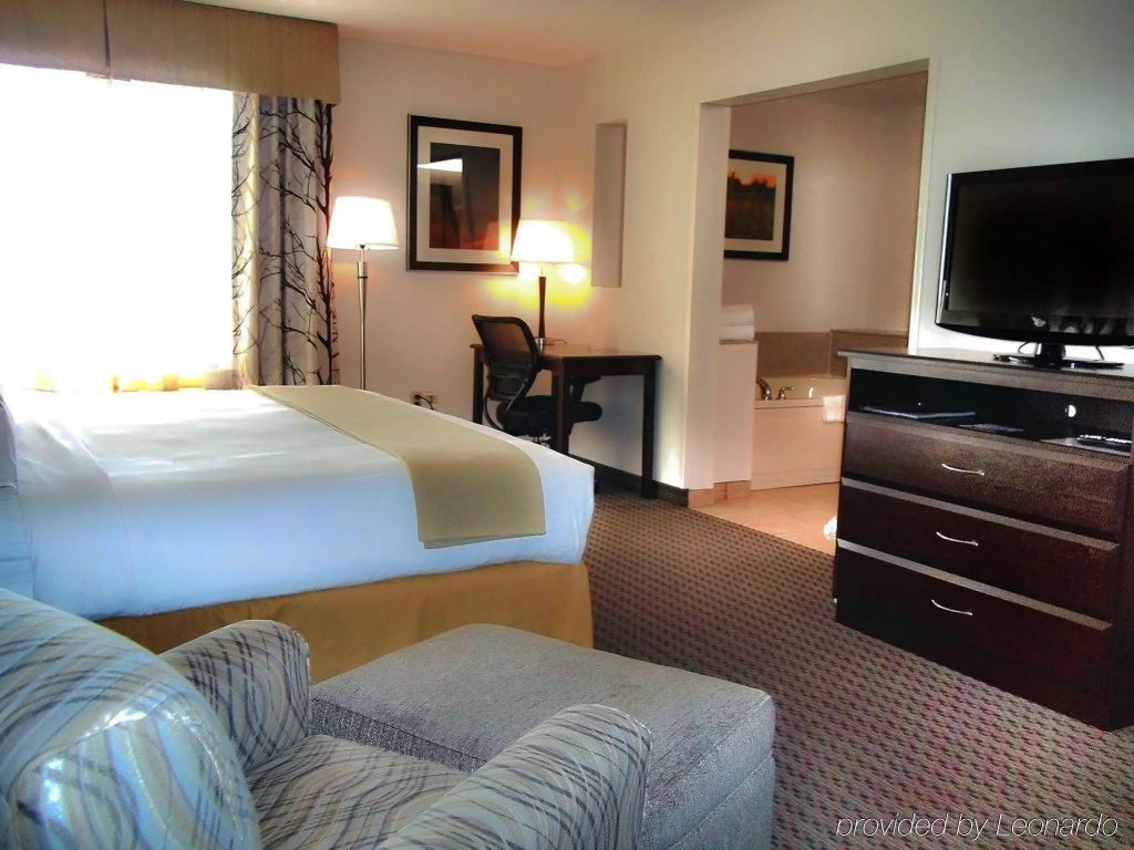 Holiday Inn Express & Suites Winner by IHG