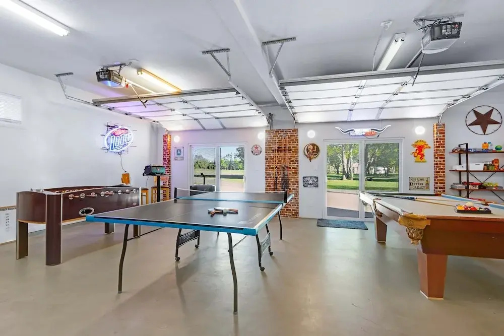 Spacious Retreat & Game Room Sleeps 12