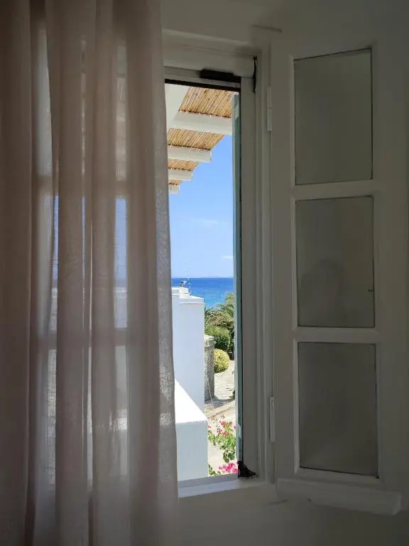 ARK Tinos