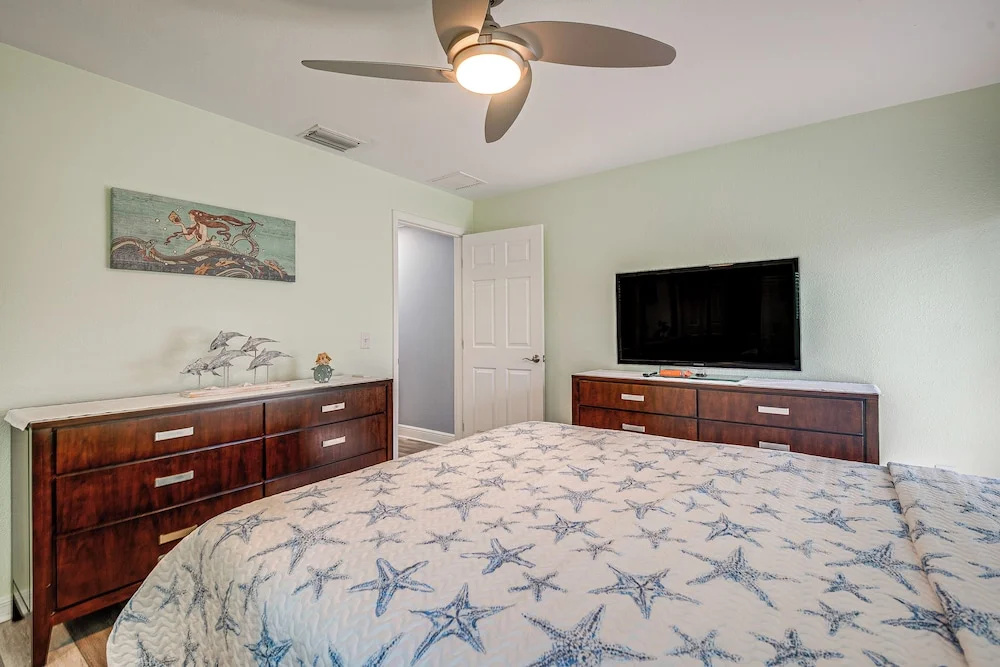 5 Mi to Beaches: Spacious Bradenton Home!