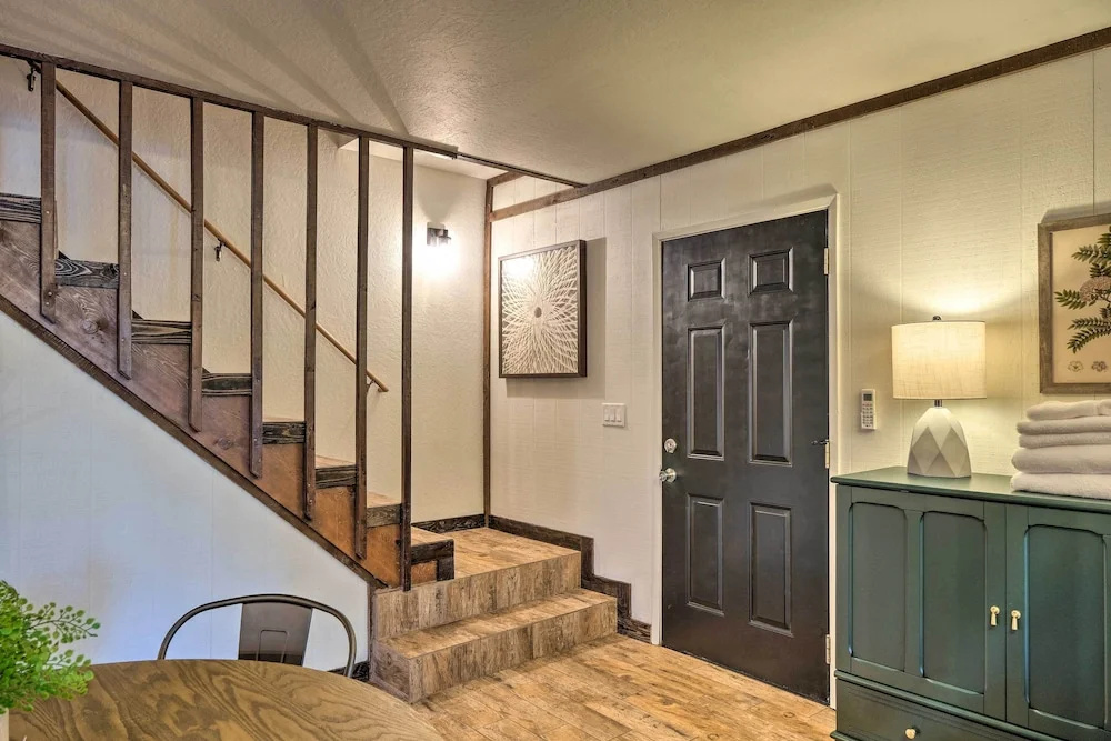 Near Trails: Cabin w/ 2-level Deck in Twain Harte