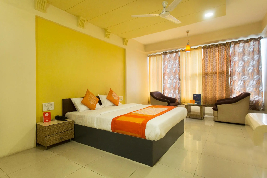 OYO 11091 Hotel Silver Court