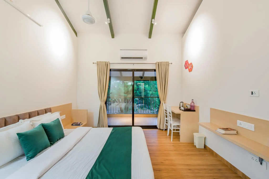 SaffronStays Amaltas, Nashik-10 Bedroom Pool Villa For Large Groups And Corporate Offsites