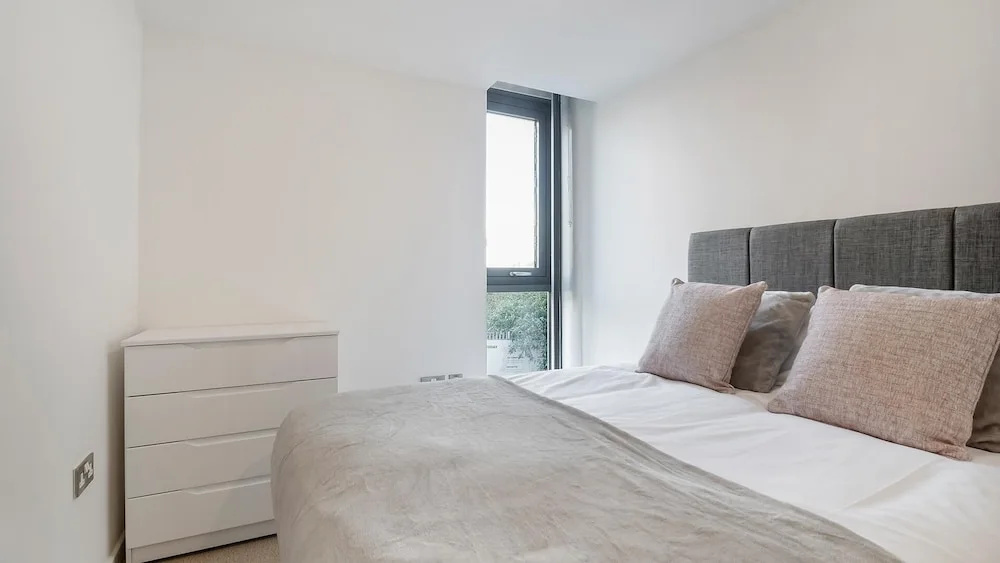 Spacious 2BR Apartment in Prime Central Location