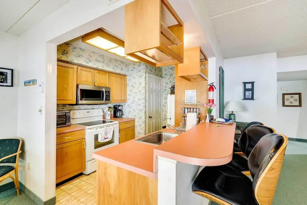 1 Mi to Big Boulder: Lakefront Unit w/ Pool Access
