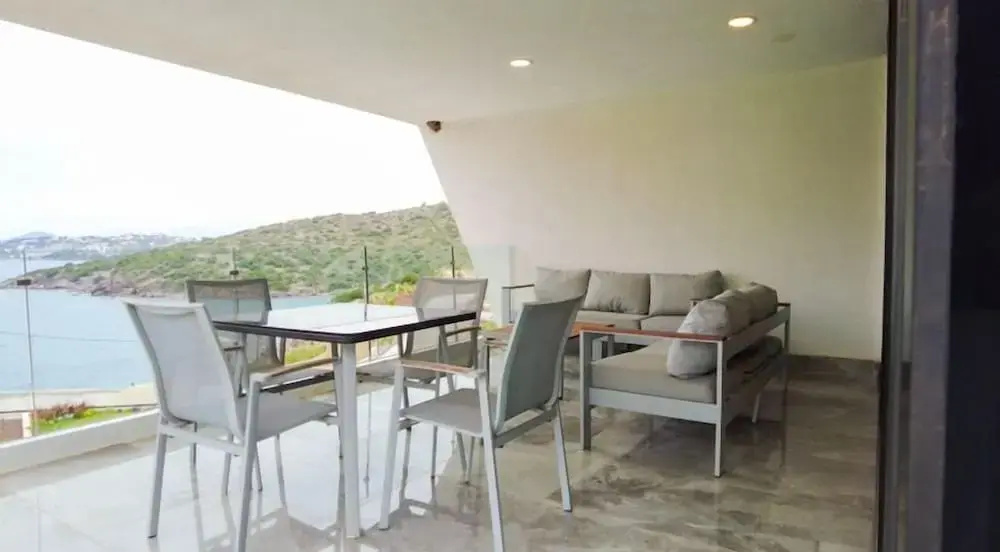 Sea-View Residence