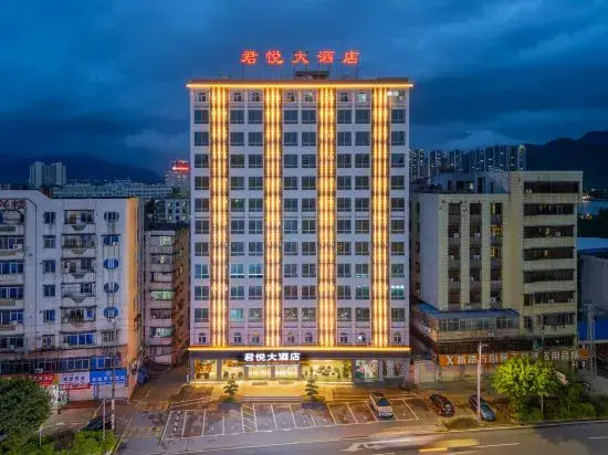 Monarch Hotel
