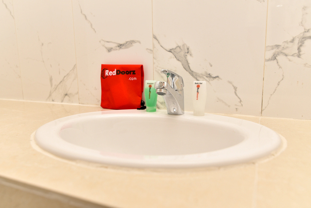 RedDoorz Premium near El Tari International Airport