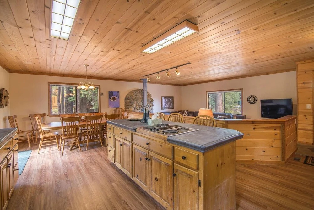 Classic 3 BR / 2 BA Near Tahoe Donner Ski Area!