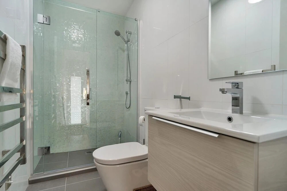 QV Modern 3 Level Sunny Townhouse - 640
