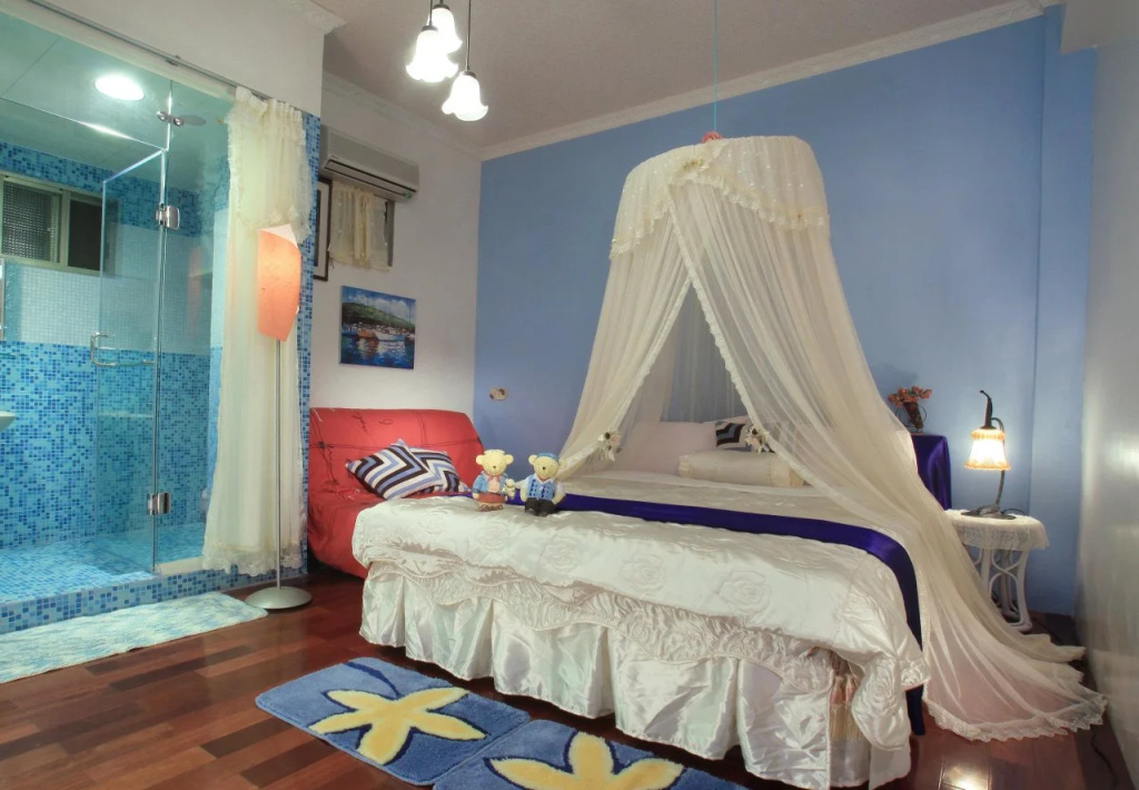 Love in Pearl B&B