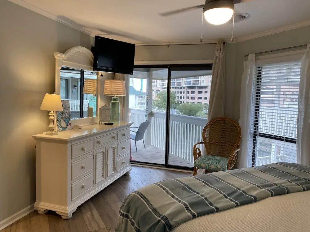 Tilghman Lakes H4 3 Bedroom Condo by RedAwning
