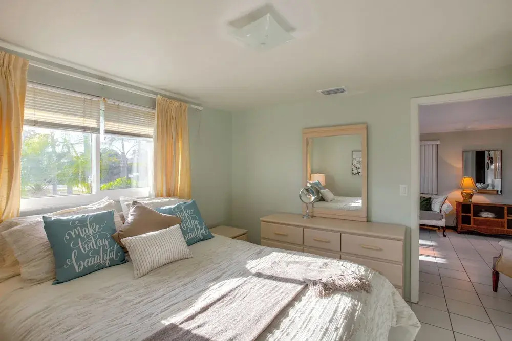Golf, Shop & Relax: Englewood Retreat w/ Lanai!