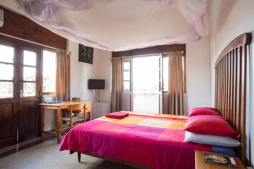 Q-Bar & Guesthouse