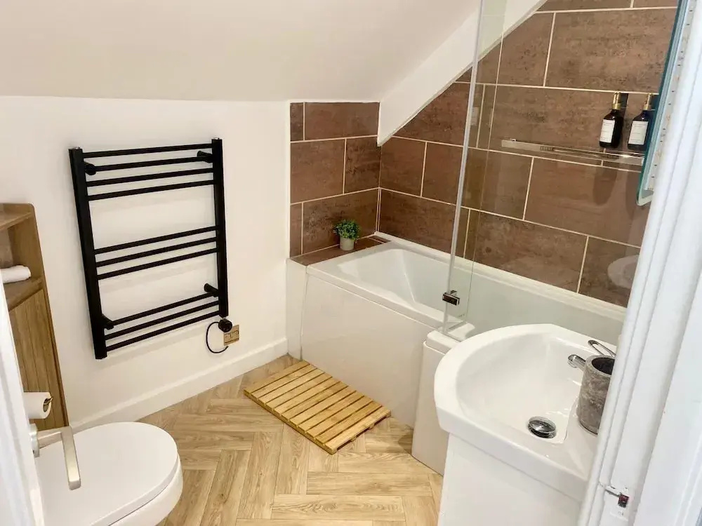 Central Tenby Flat - Dog Friendly, Sleeps 8