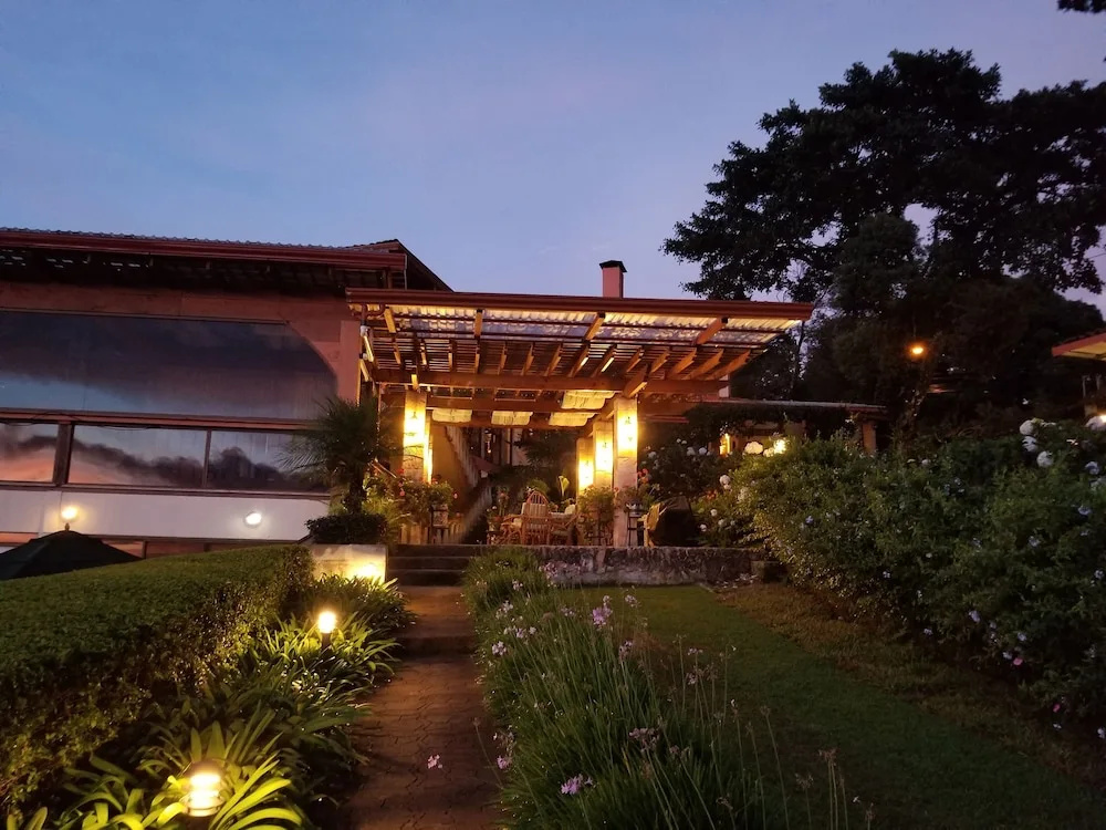 Finca Paraiso Mountain Retreat near San Jose Airport