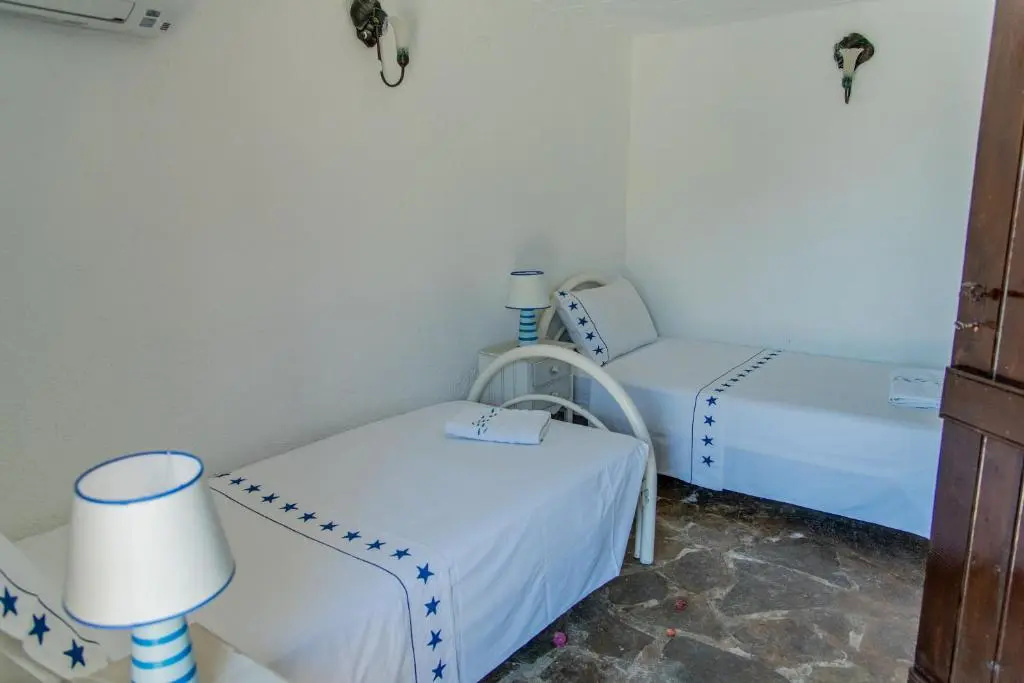 Villa Tereza, 2' walk from Koundouros beach and gorgeous pool!