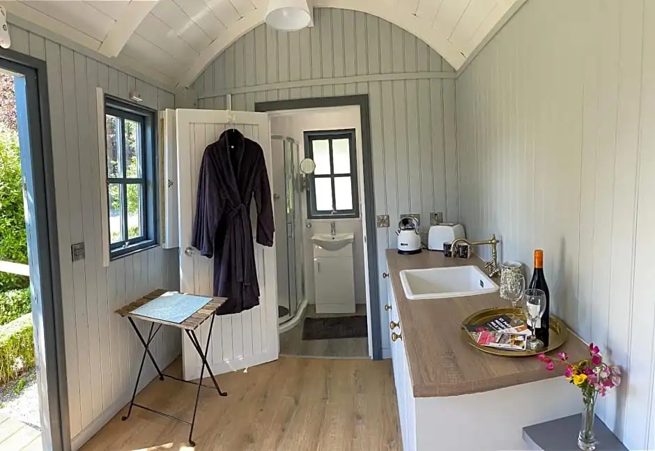 Lilac Hut Shepherds Hut