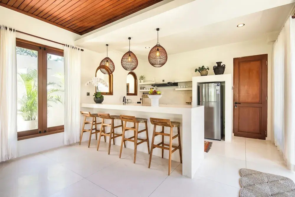 Luxurious 4BR Haven, Steps to Finns Beach, Canggu
