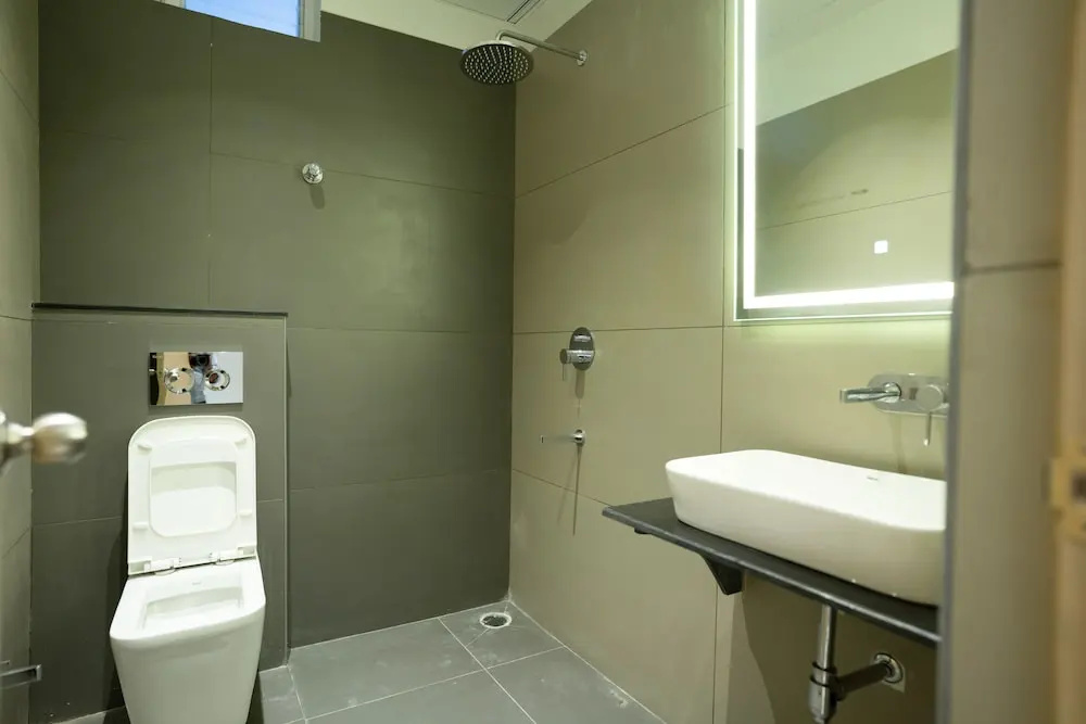 Hotel Kyzen HiTech City- Your Zenly Stay
