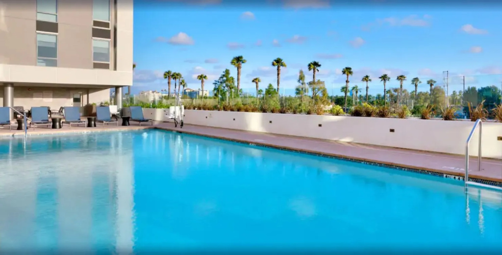Hampton Inn & Suites Anaheim Resort Convention Center